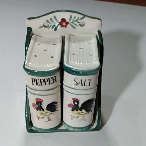 Vintage Japan Handpainted Ceramic Wall Mount Salt & Pepper Shaker Set Roosters - Picture 6 of 13